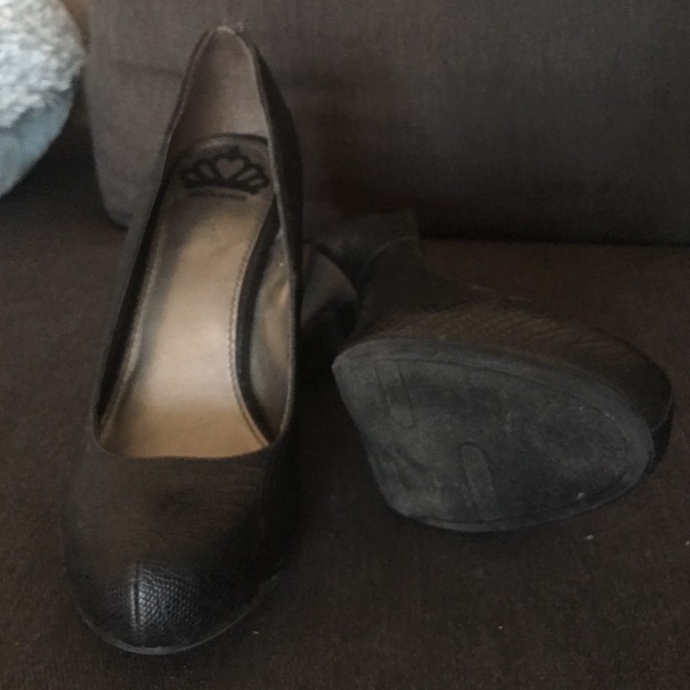 Shoes - Picture 2 of 2